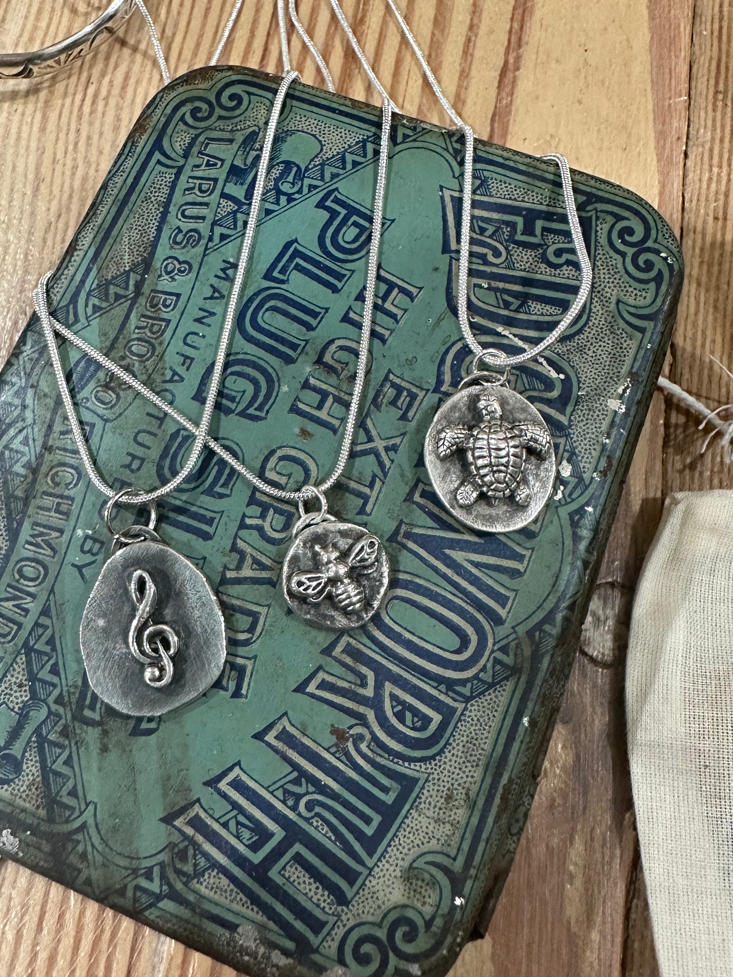 π Pendant